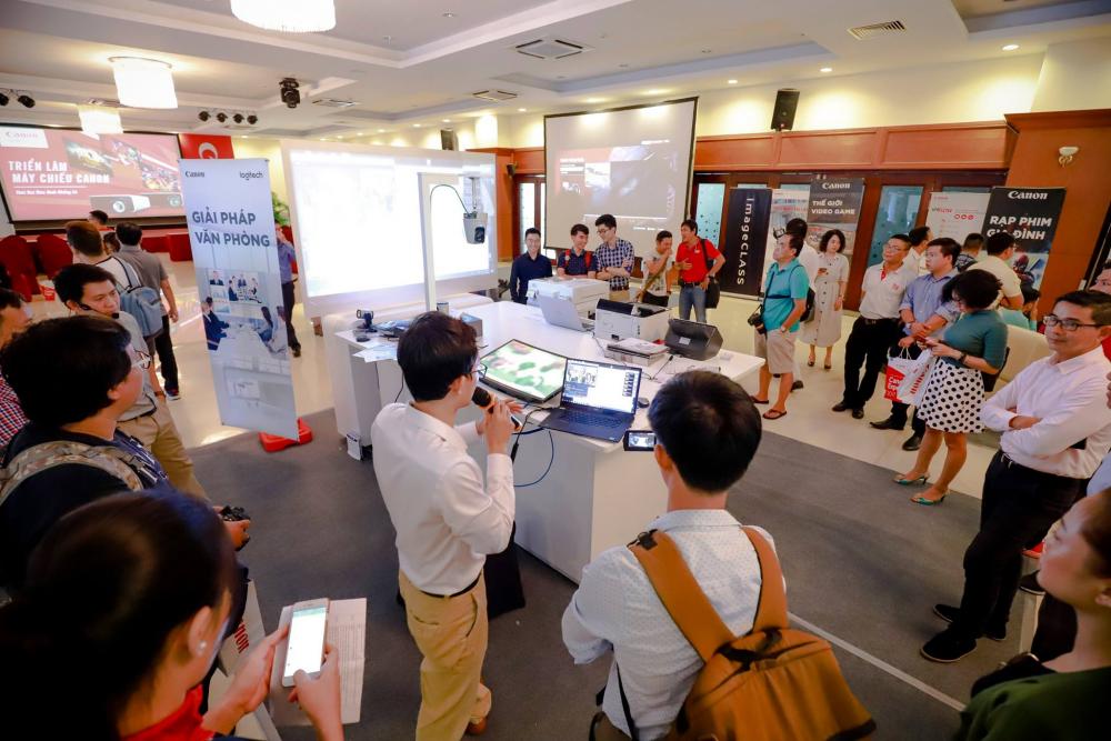Canon chính thức gia nhập thị trường máy chiếu Việt Nam với nhiều giải pháp cho gia đình và doanh nghiệp